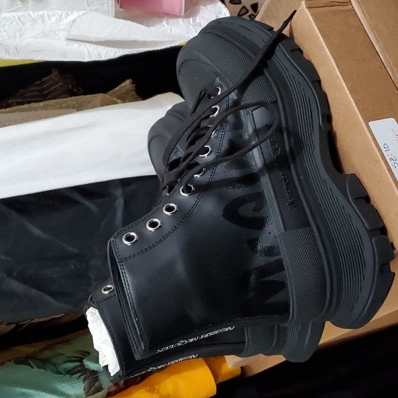 NIB sz 39.5 $730 Alexander McQueen boots - Picture 2 of 7